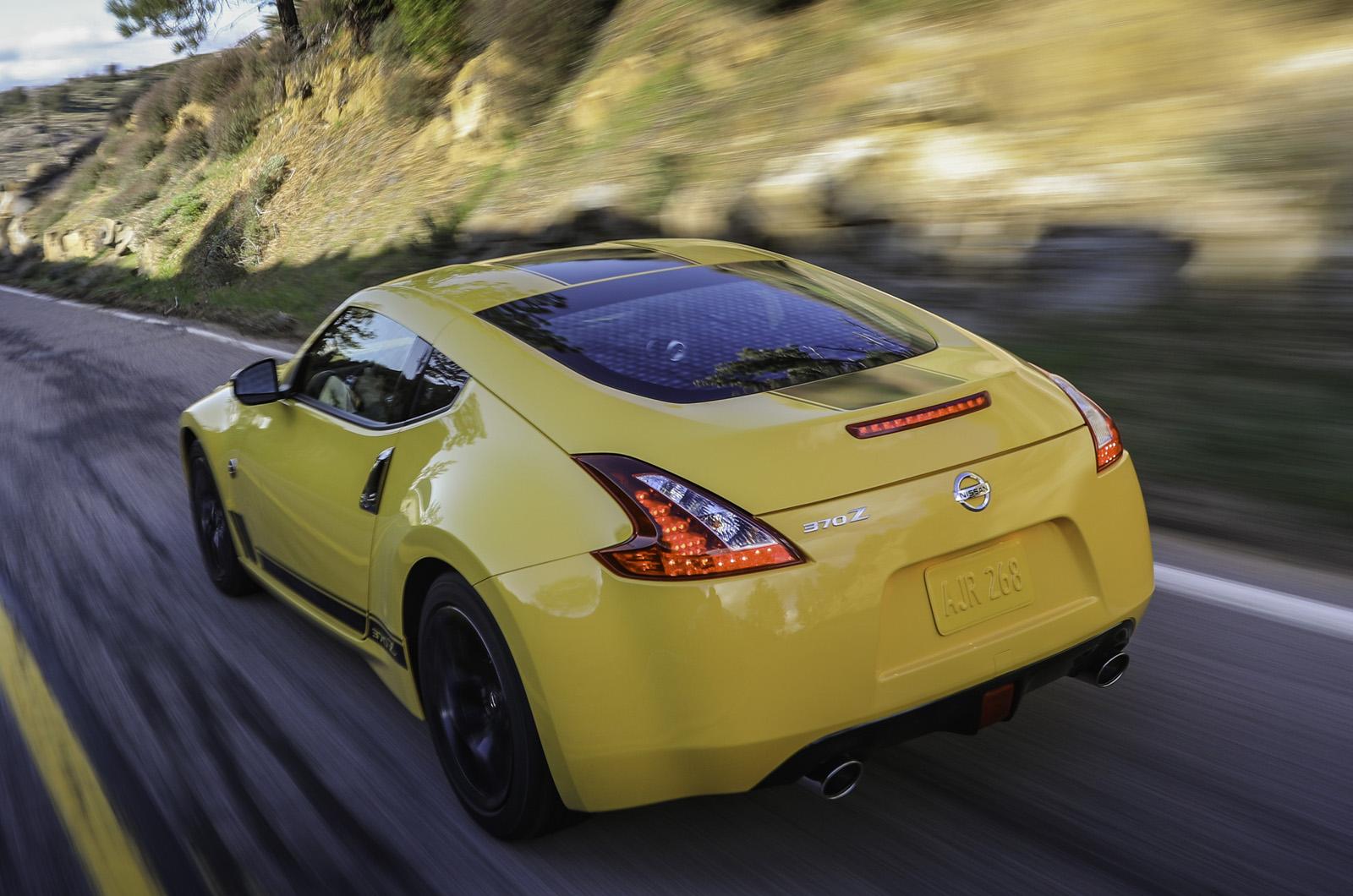 2018_nissan_370z_heritage_edition_photo_14.jpg