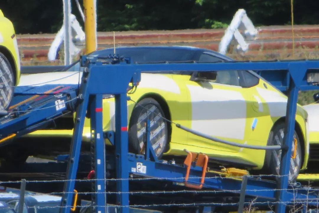 2023-nissan-z-carrier-truck-4.jpeg