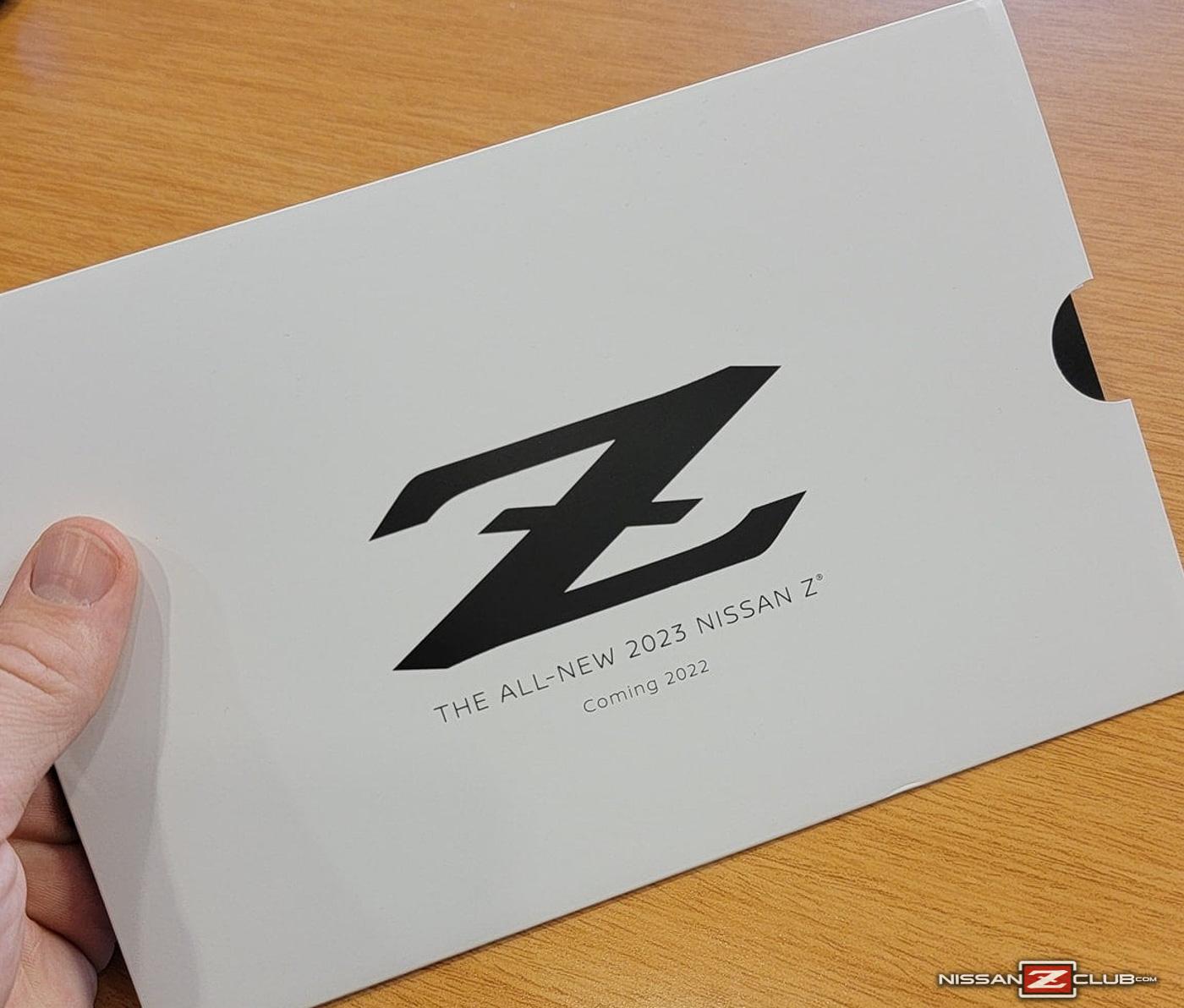 2023-nissan-z-catalog-brochure-6.jpg