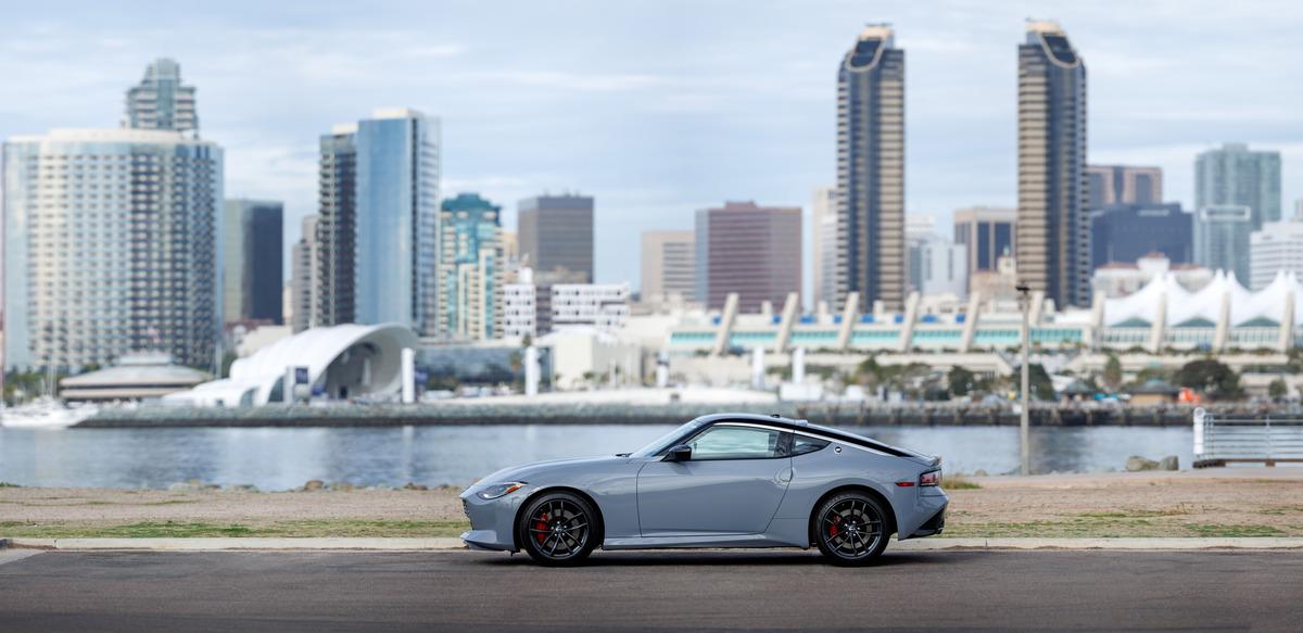 2023 Nissan Z_Boulder Gray-13.jpg