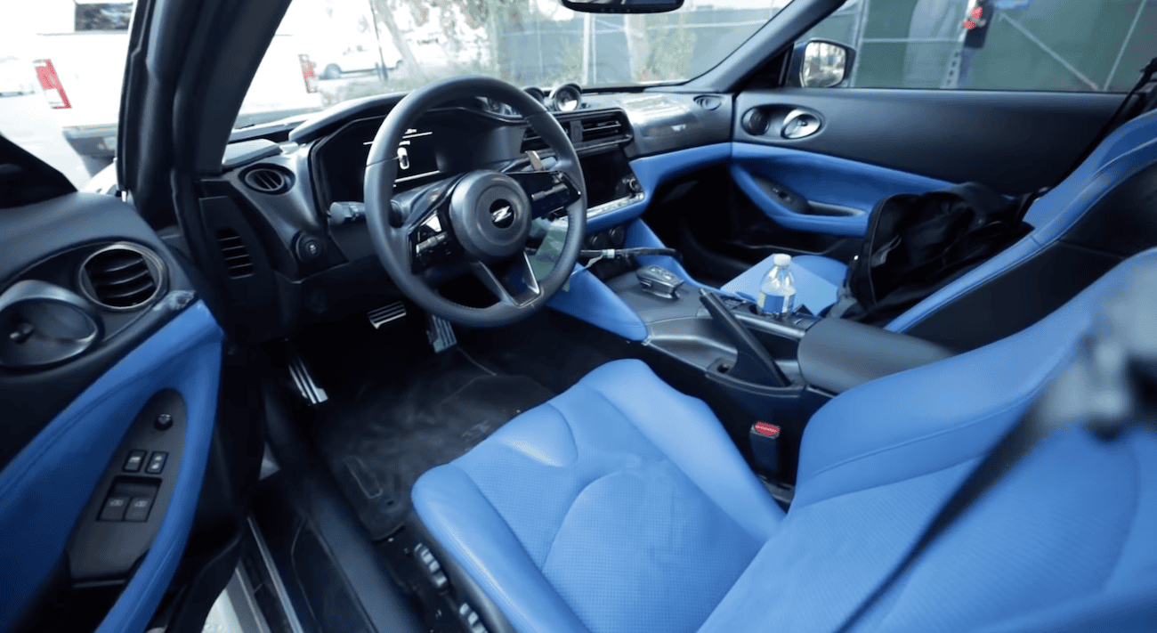 2023-nissanz-blue-interior.png