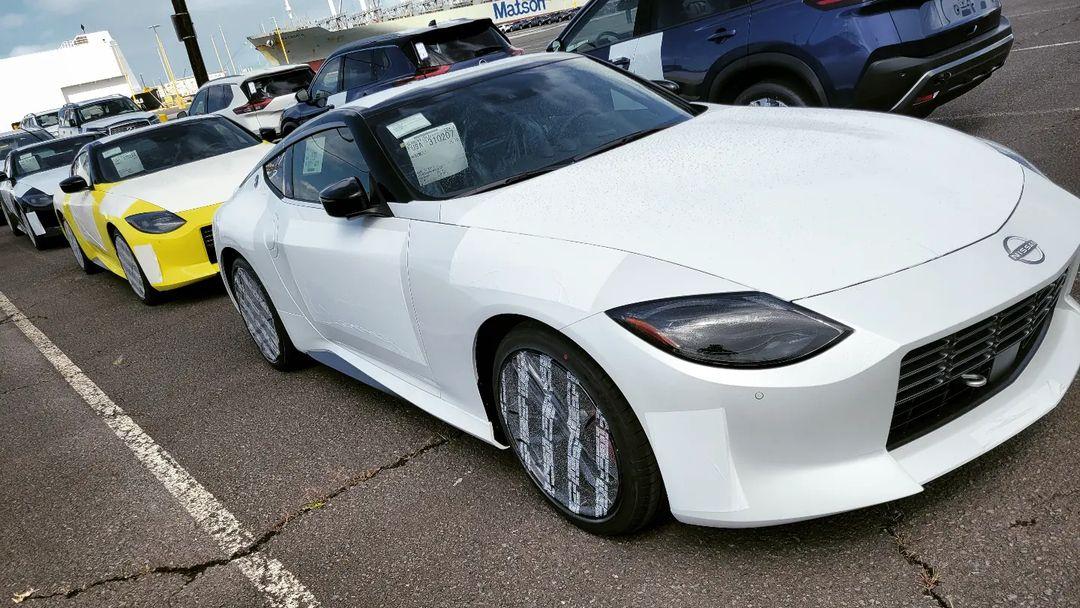 Everest White Nissan Z.jpeg