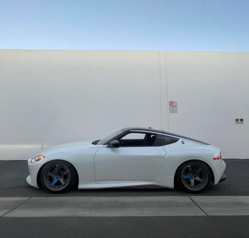 Everest White Nissan Z.jpg