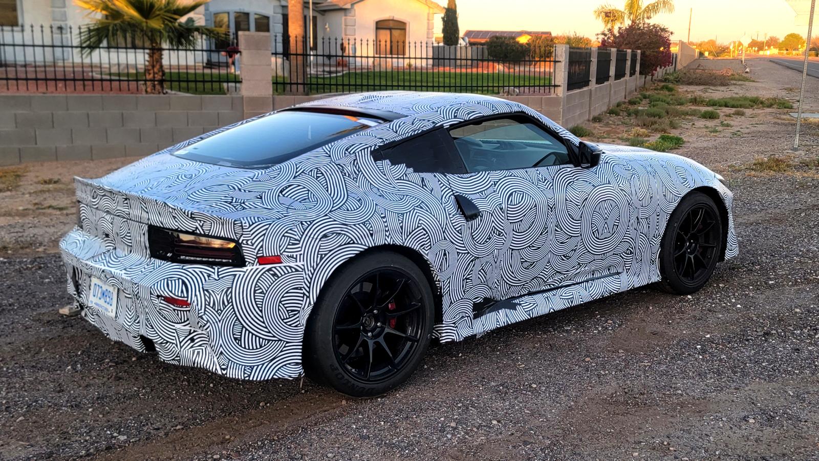 nissan-z-nismo-spy-shots-2_EDIT.jpg