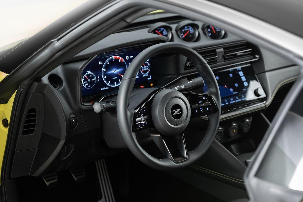 nissan-z-r-t-17-1629209941.jpg