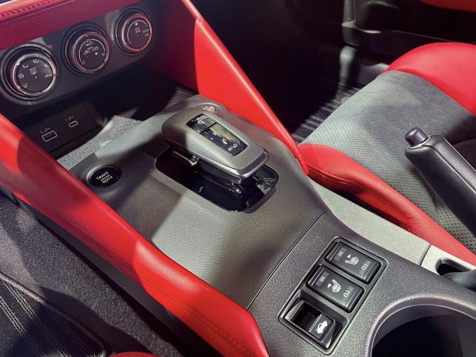 nissan-z-red-interior-blue-exterior-2-png.jpg