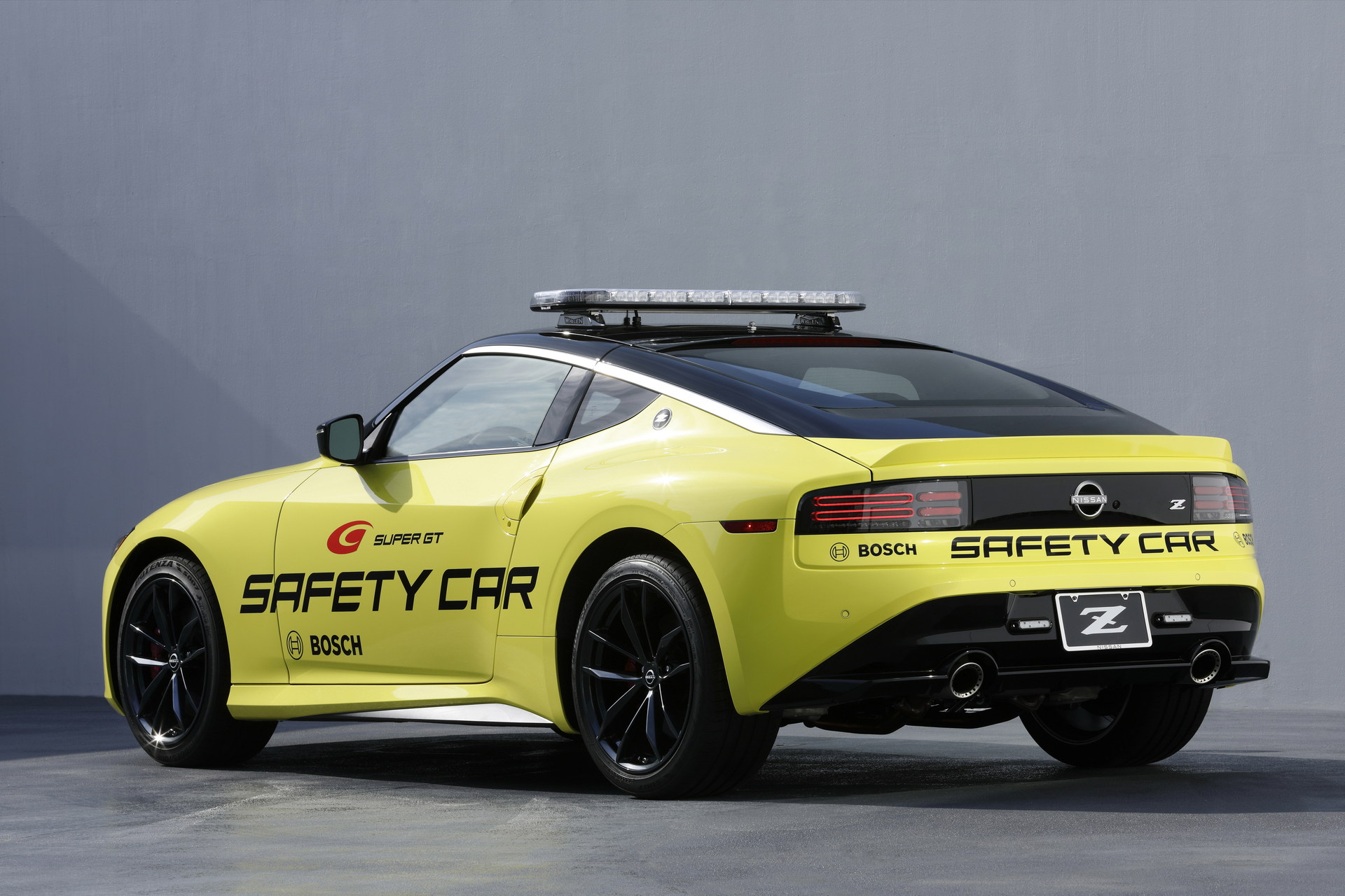 Nissan-Z-Safety-Car-Super-GT-Series-3.jpg
