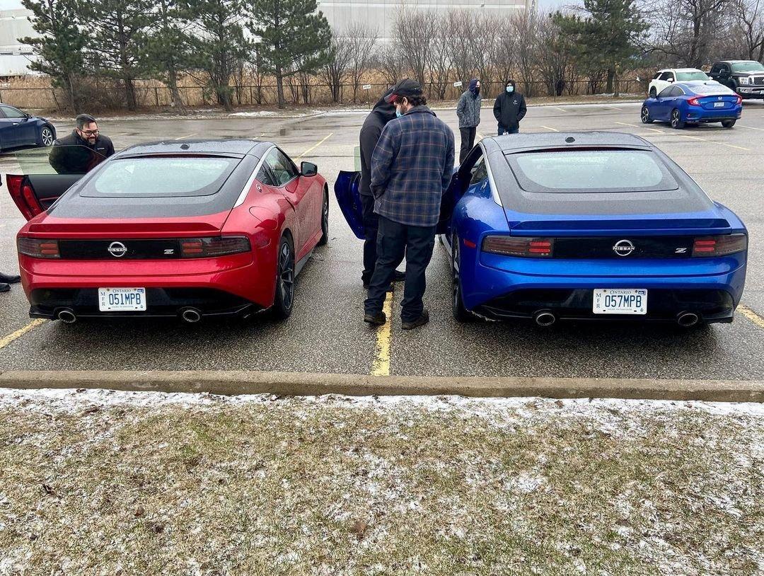 passion-red-seiran-blue-nissan-z-2-jpg.jpg