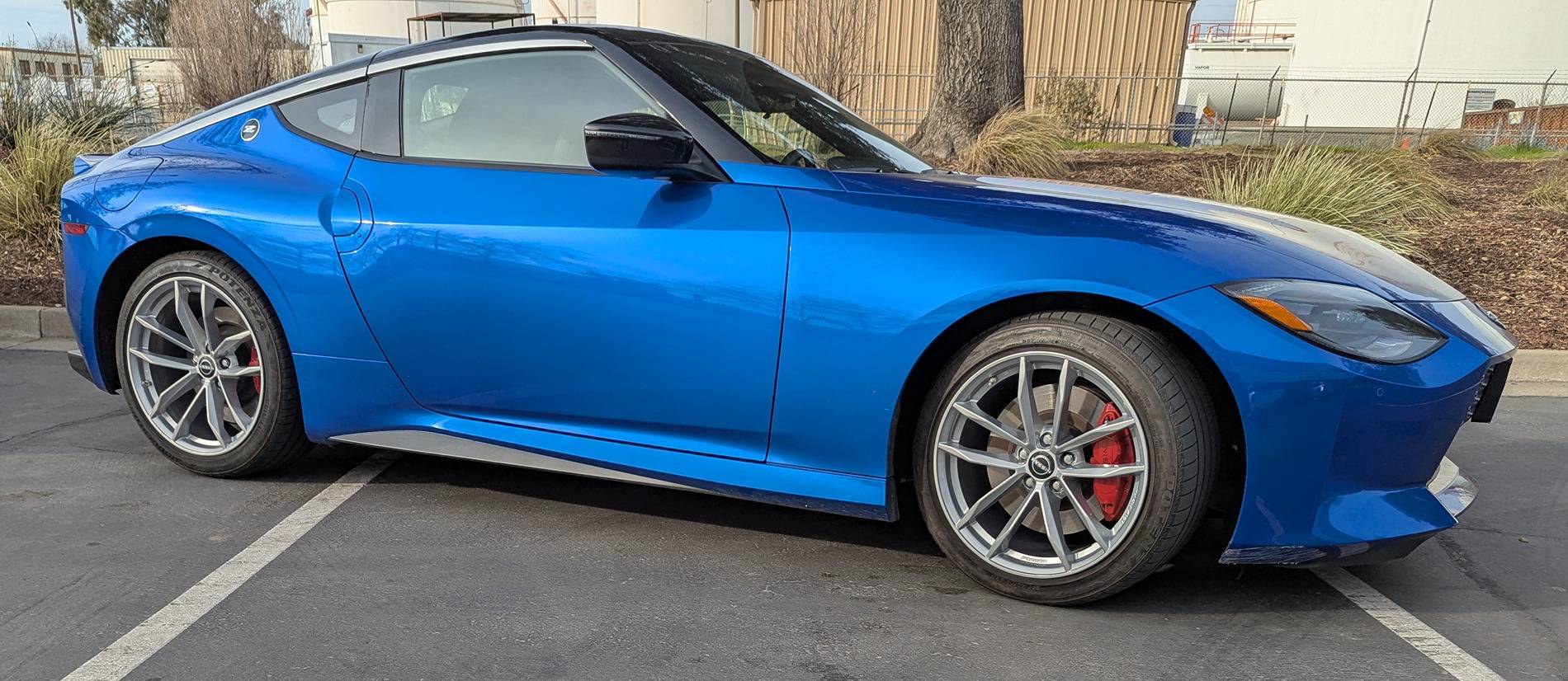 Z with polished aluminum wheels.jpg