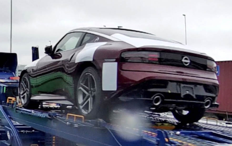 Rosewood Metallic Nissan Z spotted first real life look! 2023